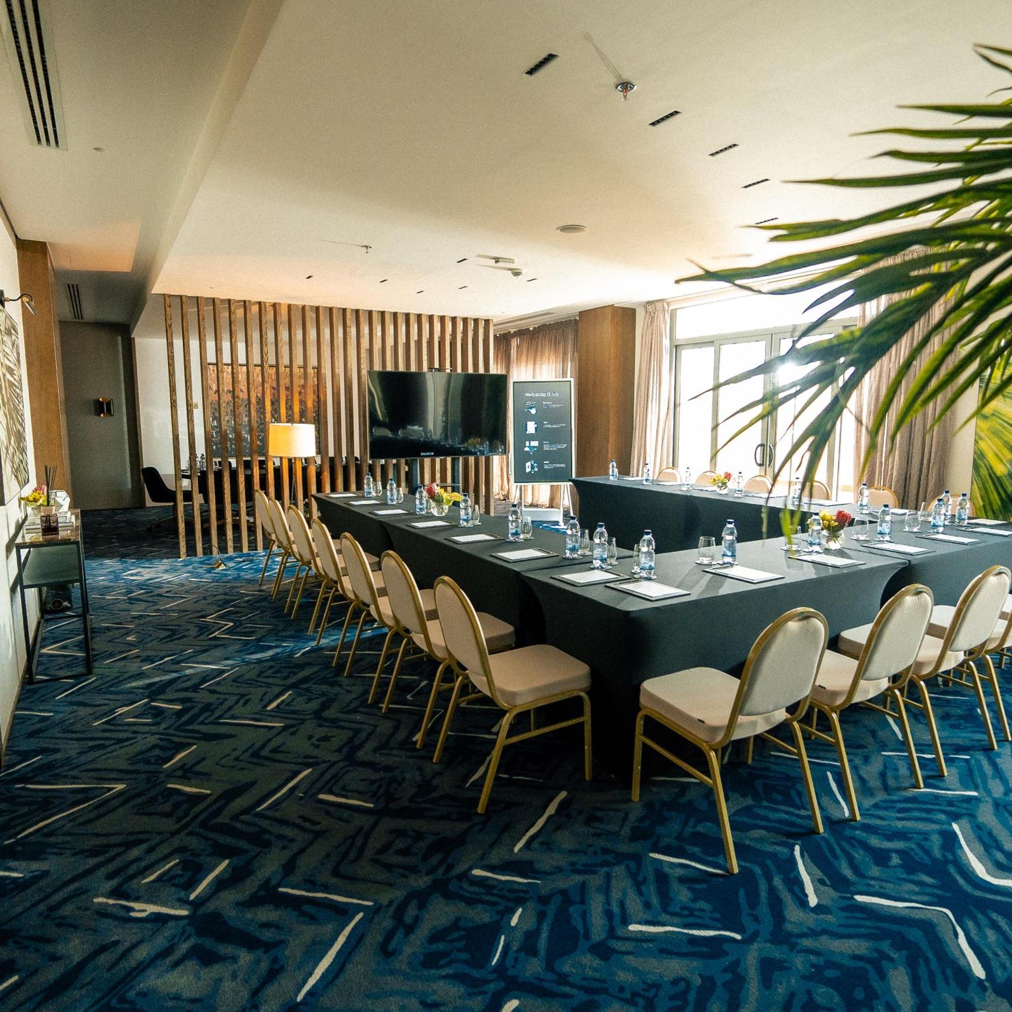 Jareed Hotel Riyad Extérieur photo Meeting room at the hotel